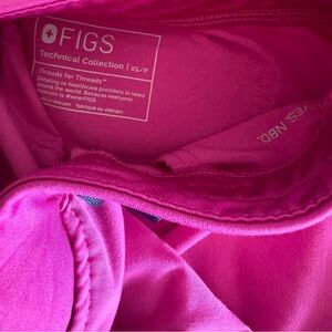 Figs Women’s Electric Orchid Zamora Petite Jogger Scrub Pants